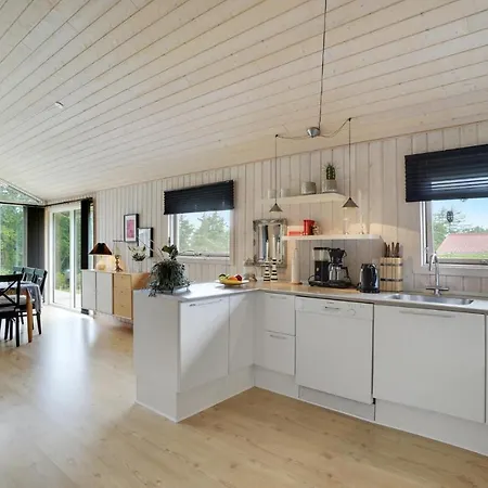 3 Bedroom Awesome In Farso 瓦尔普松