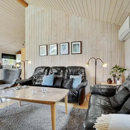 3 Bedroom Awesome In Farso Hvalpsund