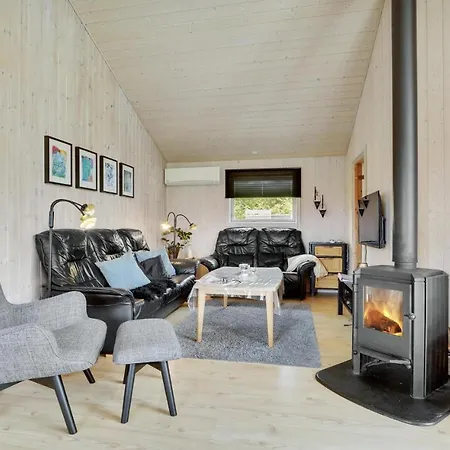 3 Bedroom Awesome In Farso * Hvalpsund